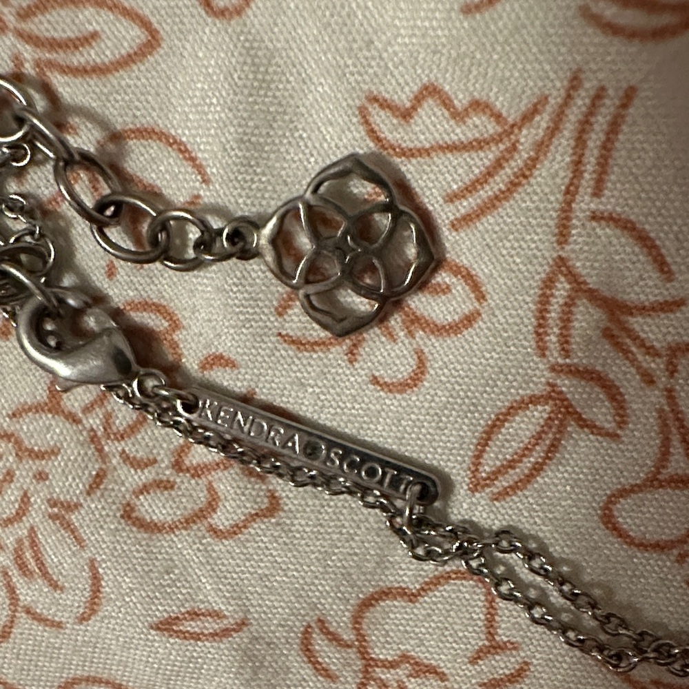 Kendra Scott Silver Oval Pendant Necklace - Picture 3 of 3